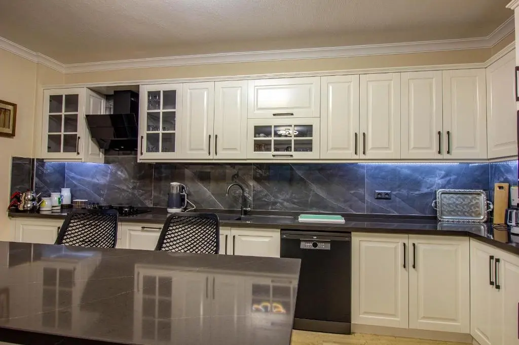 Fitted kitchen